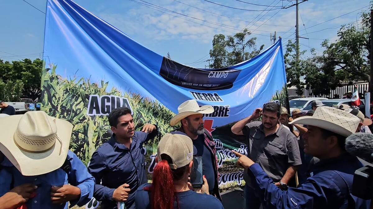 Agricultores reciben pago y terminan con protesta. (Juan Carlos Munguía)