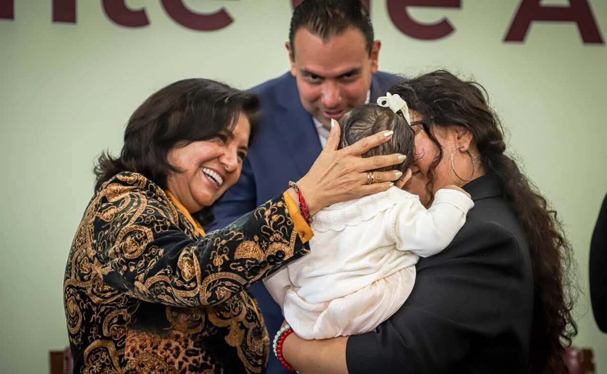 Seis niñas, niños y adolescentes fueron integrados este miércoles a nuevas familias mediante procesos de adopción. (Redes Sociales)
