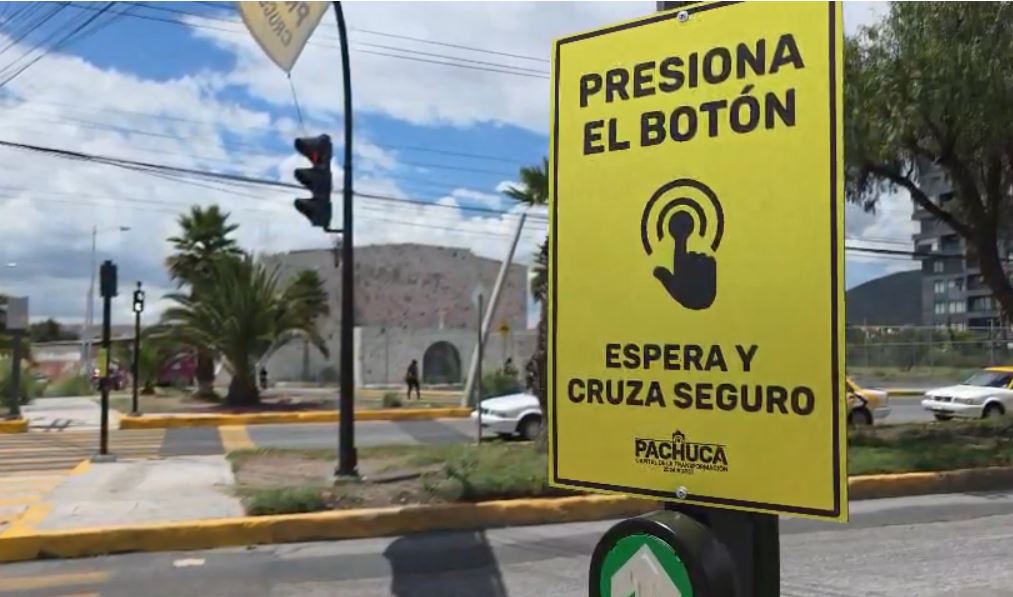 Ponen a prueba semáforo inteligente en Pachuca. (Guadalupe Trejo)