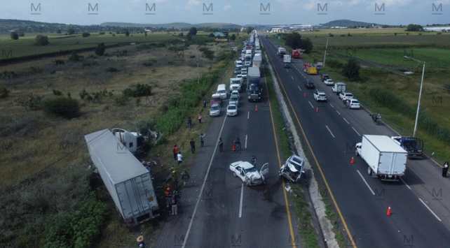La unidad pesada terminó atravesada sobre la carretera durante el accidente. | Dany Béjar