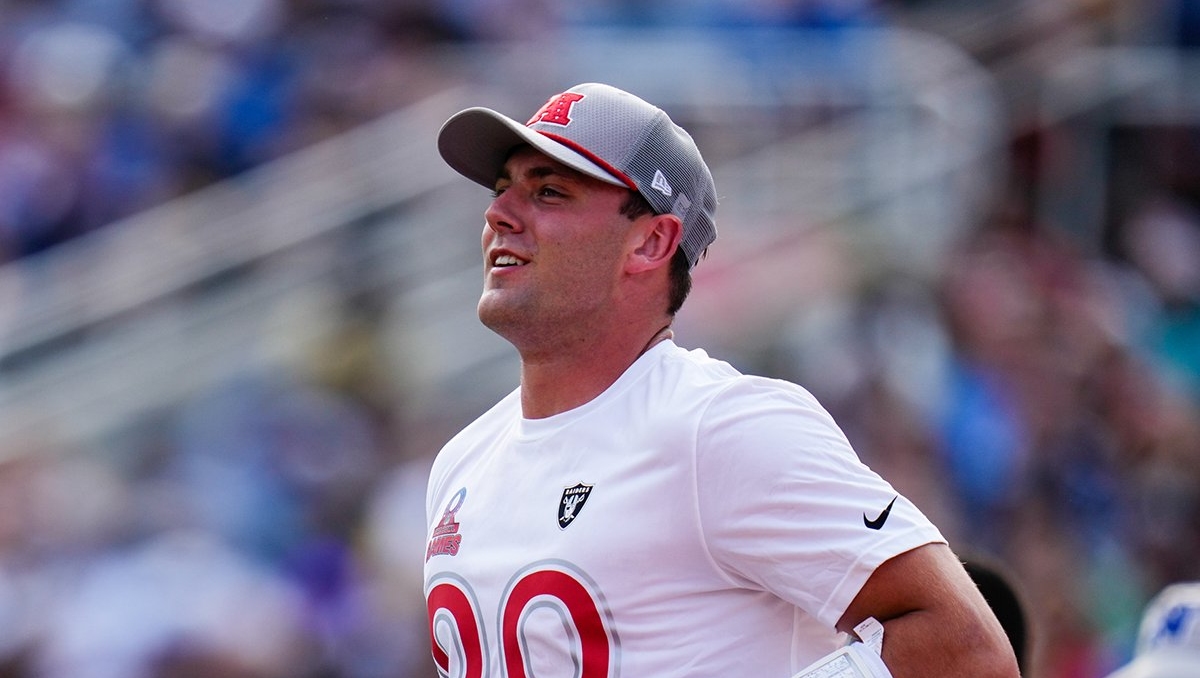 Las Vegas Raiders pierden a Brock Bowers por una lesión (X @Raiders)