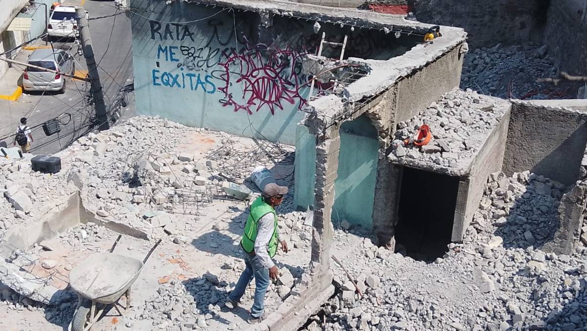 Las casas estaban en dos polígonos de riesgo en Lázaro Cárdenas, donde autoridades mantienen monitoreo del cerro. | Foto: Carlos Zaid