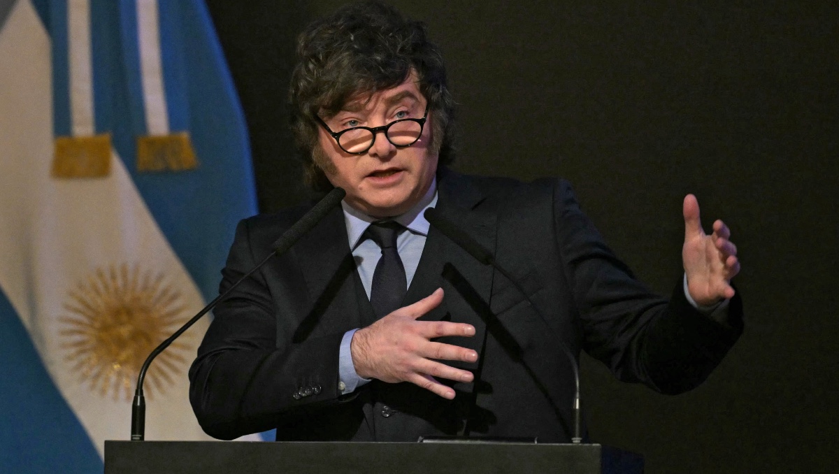 El presidente de Argentina, Javier Milei, pronuncia un discurso durante la conferencia «Perspectivas políticas y económicas». | AFP