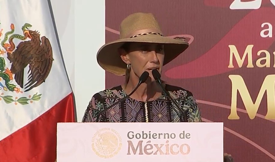 Sheinbaum defendió el modelo de la 4T en el estadio Beto Ávila de Veracruz. | Foto: Especial