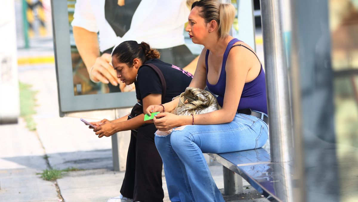 Ante las altas temperaturas previstas para el fin de semana, se recomienda a la población mantenerse hidrata evitar la exposición al sol | Jorge López