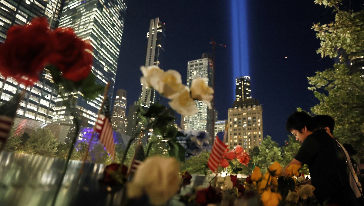 El Homenaje de Luz se aprecia desde los estanques reflectantes del Memorial del 11- S | Foto: Reuters
