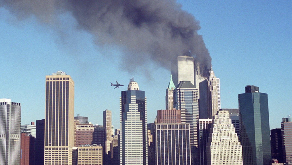 Imagen de uno de los aviones acercándose al World Trade Center | Foto: Museo y Memorial 11-S/Kelly Guenther