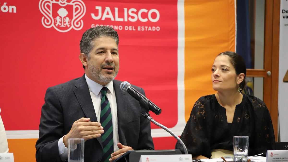 En Jalisco 3 de cada 100 alumnos dejan los estudios. (facebook.com/educacion.jalisco)