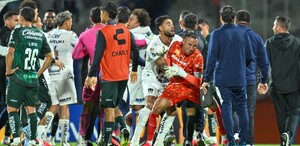 Un miembro del cuerpo técnico del club León golpeó a Keylor Navas tras el partido de la Jornada 7 de la Liga MX.