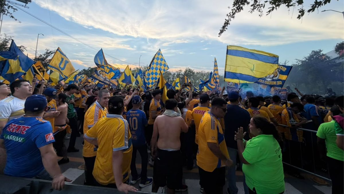 Aficionados de Tigres se saltaron filtros de seguridad para entrar al Estadio Monterrey. | Fernanda Pérez