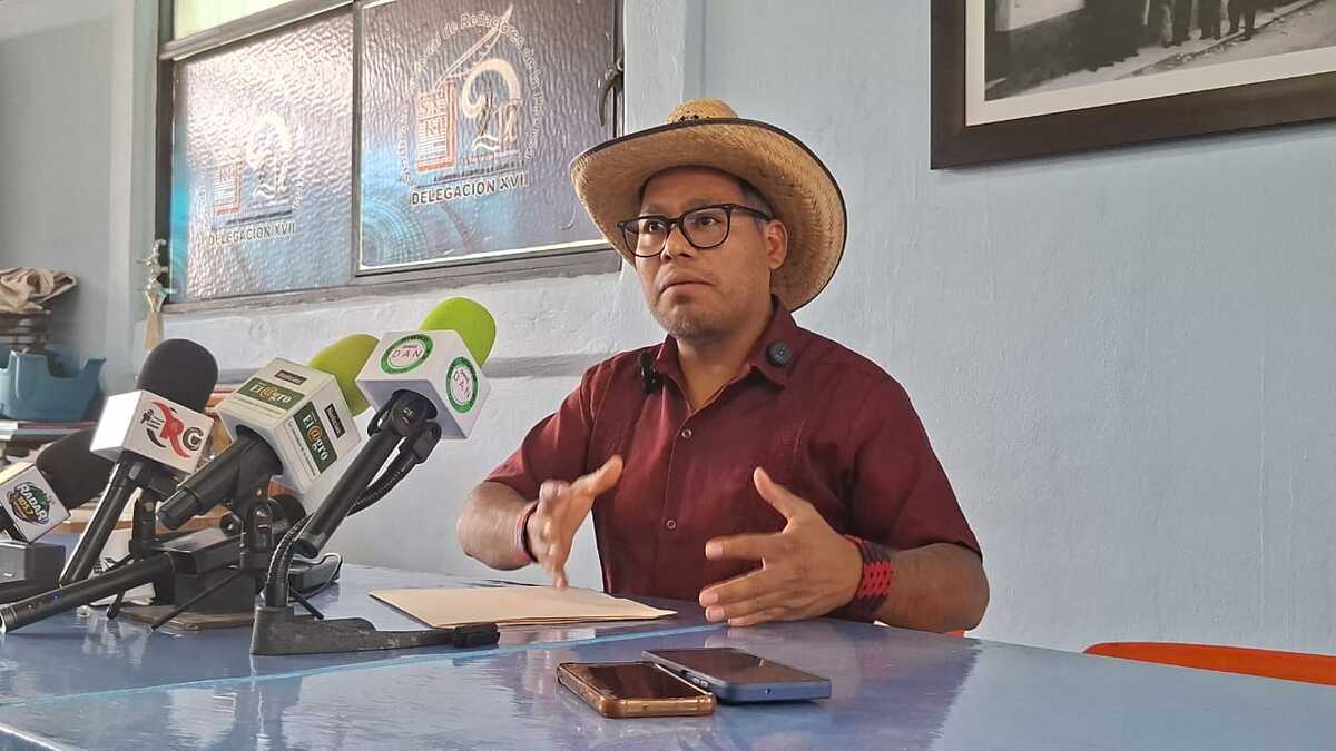 Ayotzinapa cuestionó las declaraciones del diputado federal Omar Vázquez Arellano tras polémicas declaraciones. | Foto: Especial