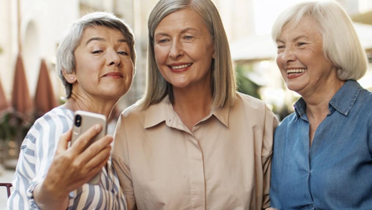 La disminución gradual de estrógenos altera la presión arterial, el colesterol y el metabolismo femenino. | Shutterstock