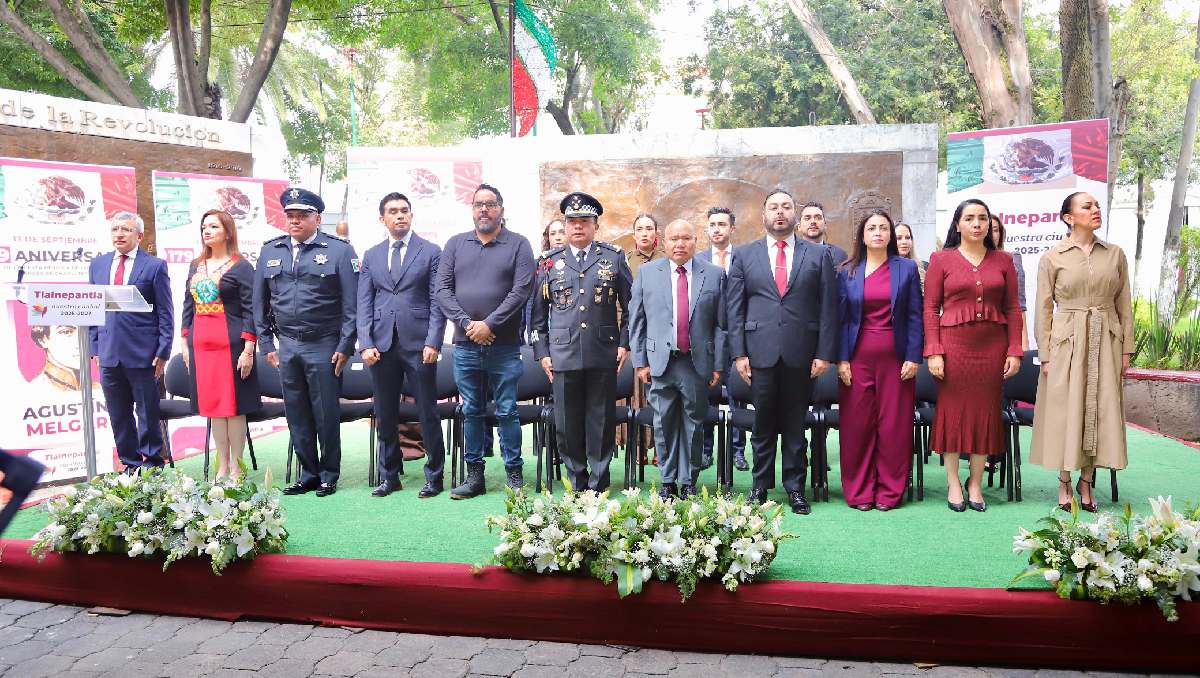 Autoridades de Tlalnepantla realizaron el tradicional pase de lista a los Niños Héroes de Chapultepec. | Foto: Cortesía