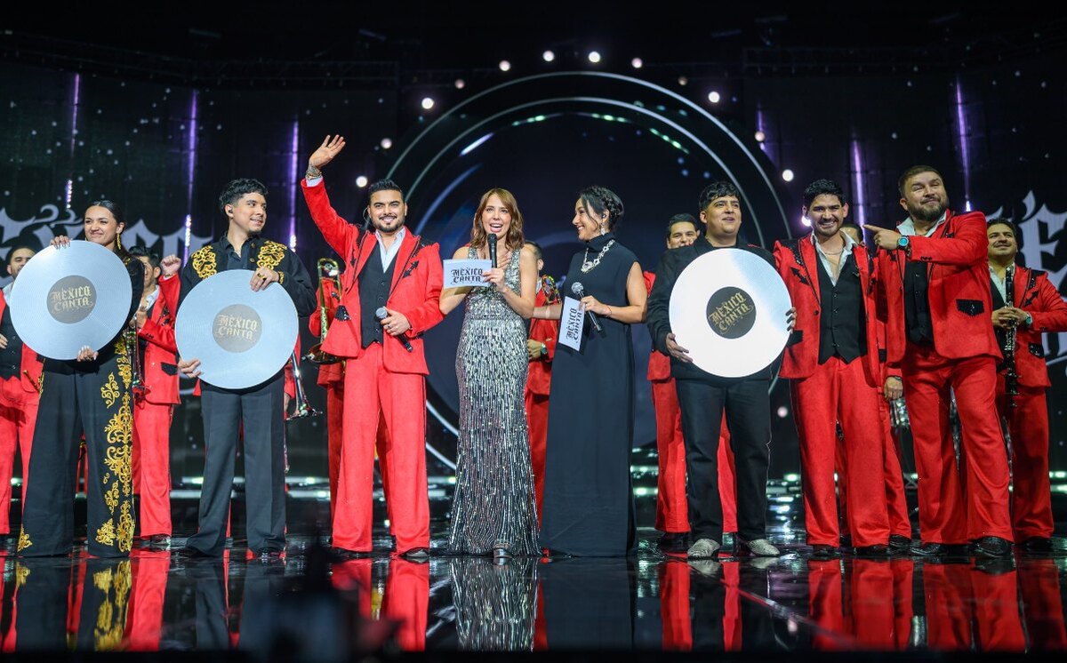 La banda el Recodo fue la encargada de entregar el reconocimiento a los ganadores.