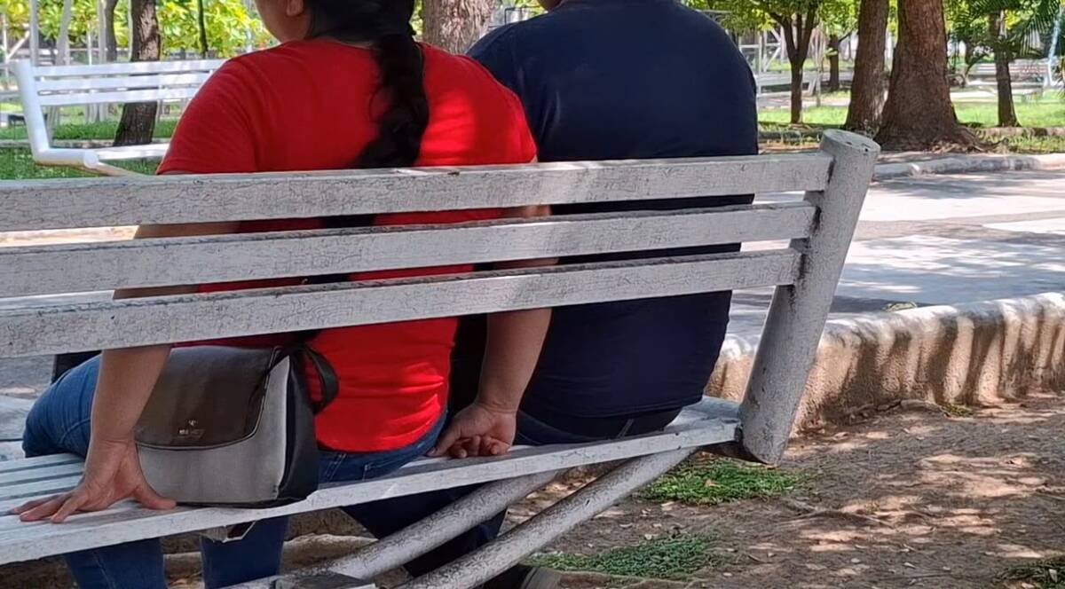 Ambos comenzaron por reconocer a las personas que resultaron afectadas y rechazaron la conducta de su hijo. | Foto: Arnoldo Delgadillo