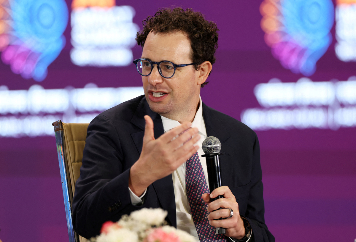 El director ejecutivo de Anthropic, Dario Amodei, se dirige a los asistentes en la cumbre AI Impact Summit en Nueva Delhi, India. | Reuters