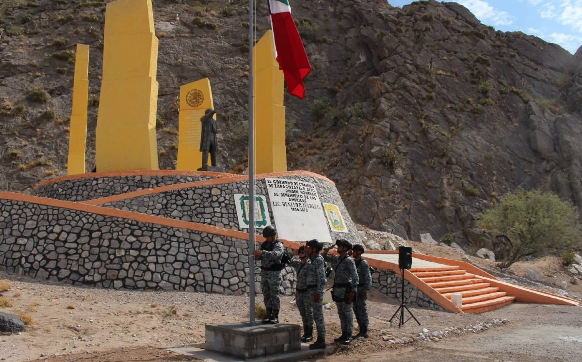 Izan bandera en la Cueva del Tabaco. | Fotos cortesía del órgano coadyuvante en la Cueva del Tabaco