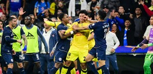 Jugadores de Cruz Azul y América arman campal en el Clásico Joven