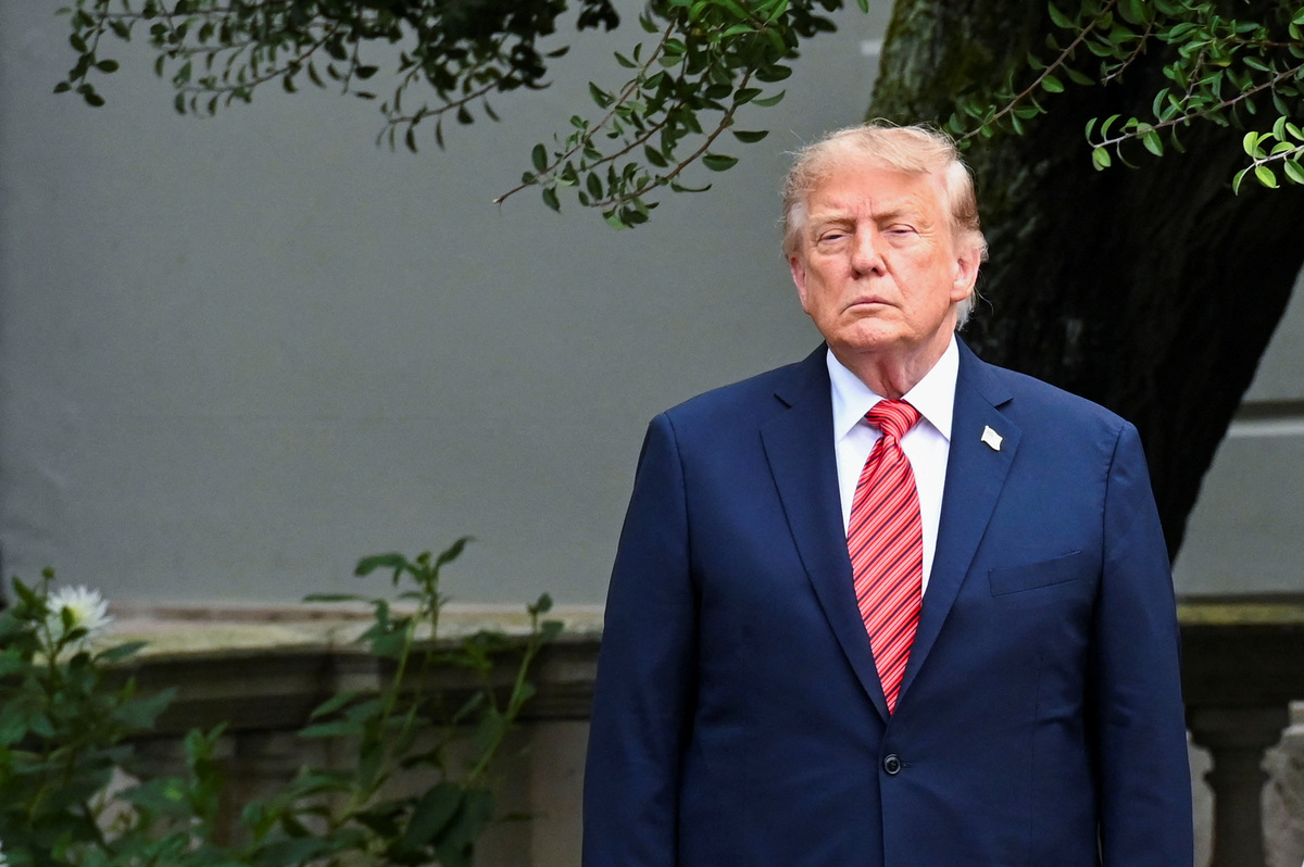 El presidente de Estados Unidos, Donald Trump, llega para reunirse con el primer ministro de Irlanda (Taoiseach), Micheál Martin. | Reuters