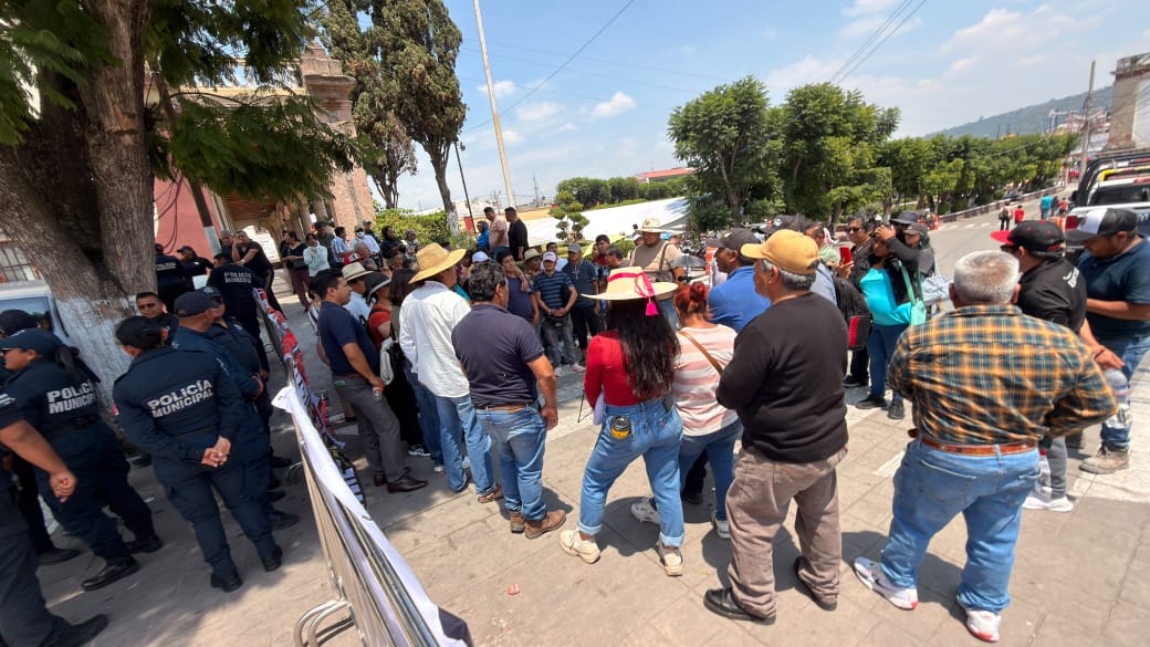 Protesta durante segundo informe de gobierno en Tepeji del Río. (Cortesía)