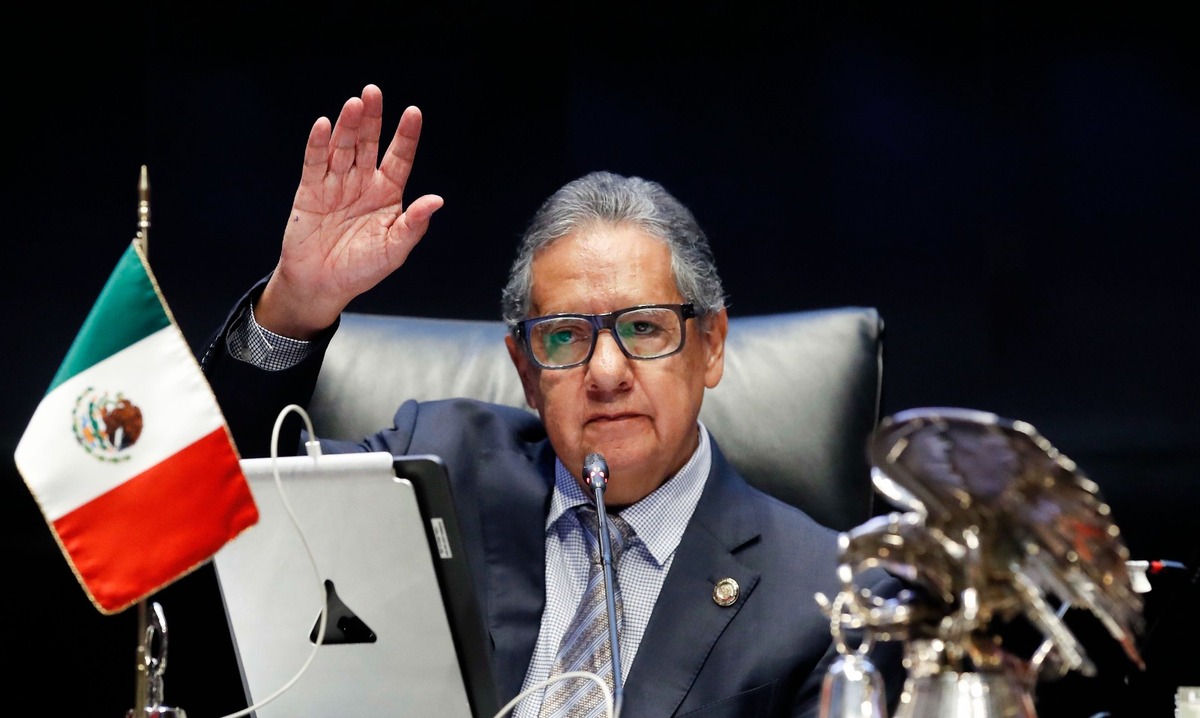 El senador Higinio Martínez llamó a los partidos políticos “a ponerse las pilas” en el proceso electoral de 2027. | Foto: Especial