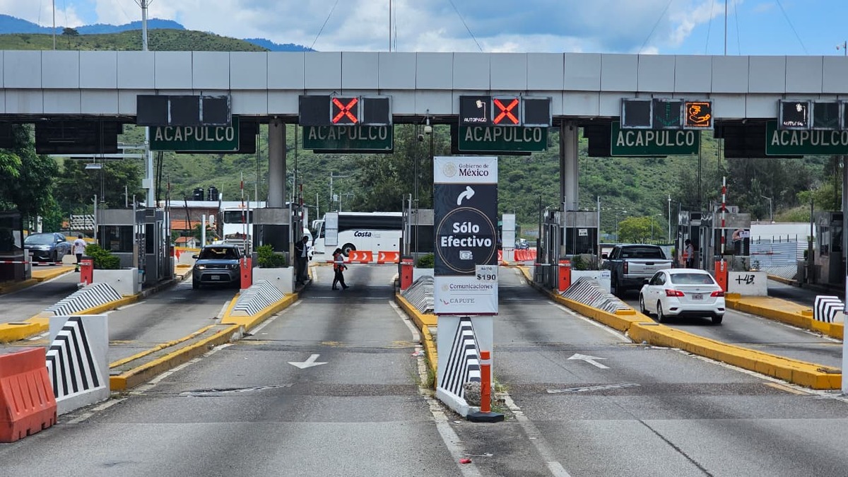 Las unidades tomadas en Guerrero servirán para transportar manifestantes por el 12 aniversario de la desaparición de los 43.| Foto: Especial