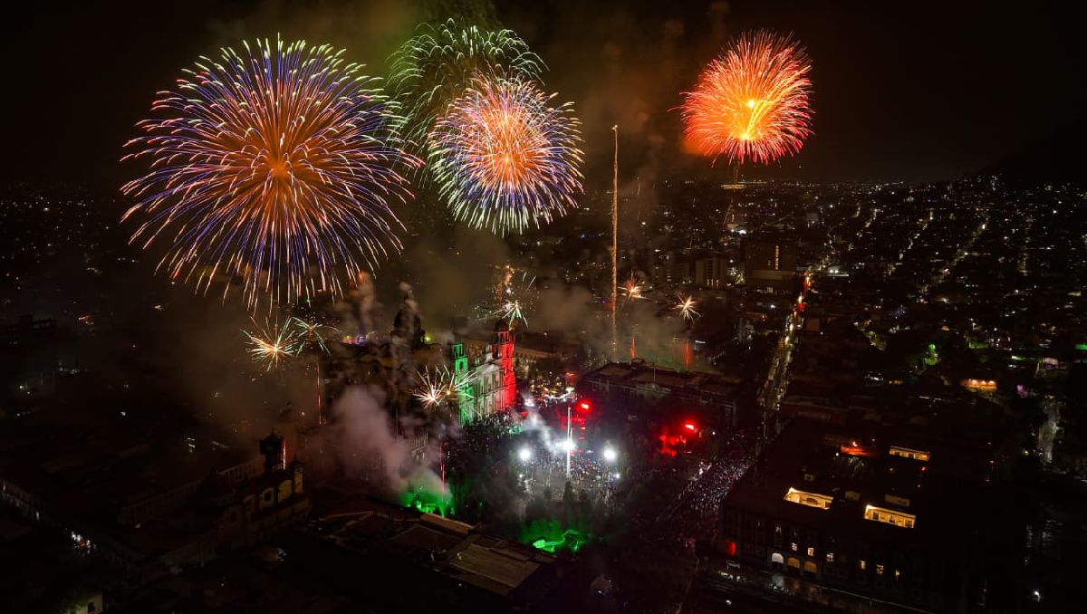 Los asistentes de los shows de pirotecnia deben estar a 50 metros del punto de detonación. | Foto: Especial