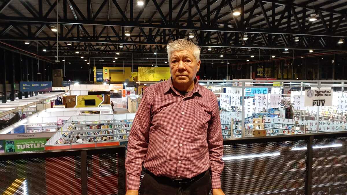 Carlos López, editor y fundador de la editorial Praxis. (Foto: Especial)