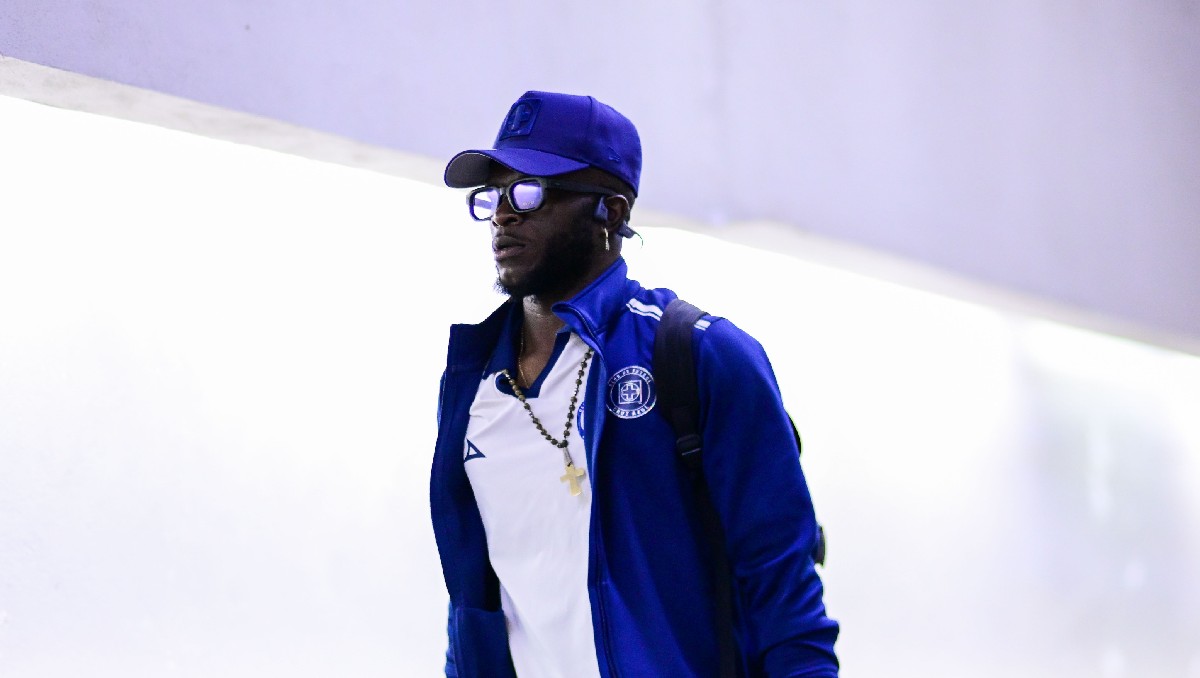 Christian Ebere, único jugador de Cruz Azul que viajó a EU este lunes (Imago7)
