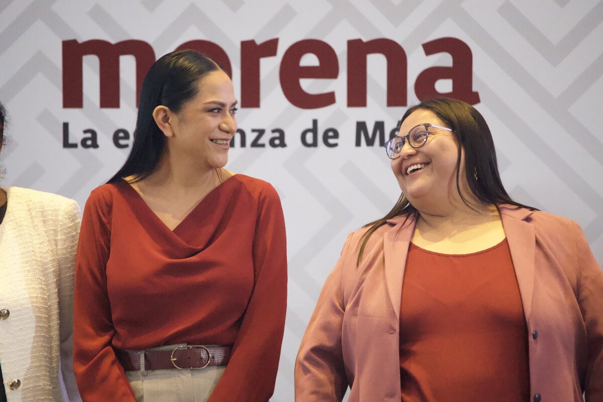 Citlalli Hernández y Ariadna Montiel participaron en un acto de Morena durante el registro para la Coordinación de la 4T. | Foto: Especial