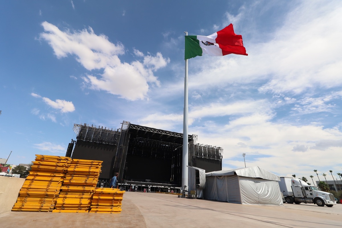 Todo listo para el Día del Grito en Torreón. | Foto: Verónica Rivera