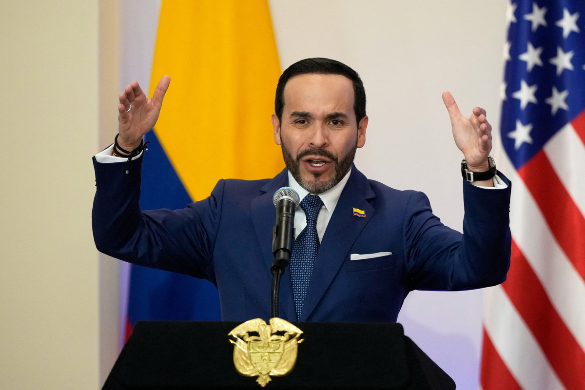 El presidente colombiano Abelardo de la Espriella habla durante una ceremonia de firma de acuerdos bilaterales en Colombia. | Reuters