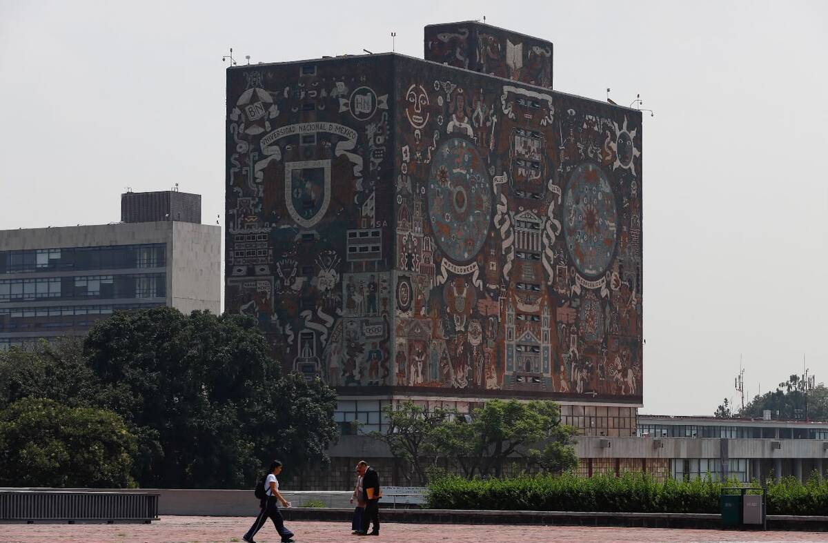 Especialistas del IISUE de la UNAM analizaron los retos pedagógicos y cognitivos del uso del celular en las aulas | Foto: Ariana Pérez