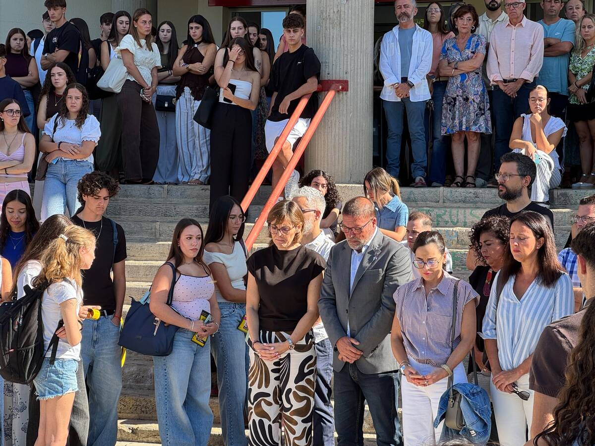 La Universidad de Granada guarda un minuto de silencio por el asesinato de una estudiante española en México. | Especial