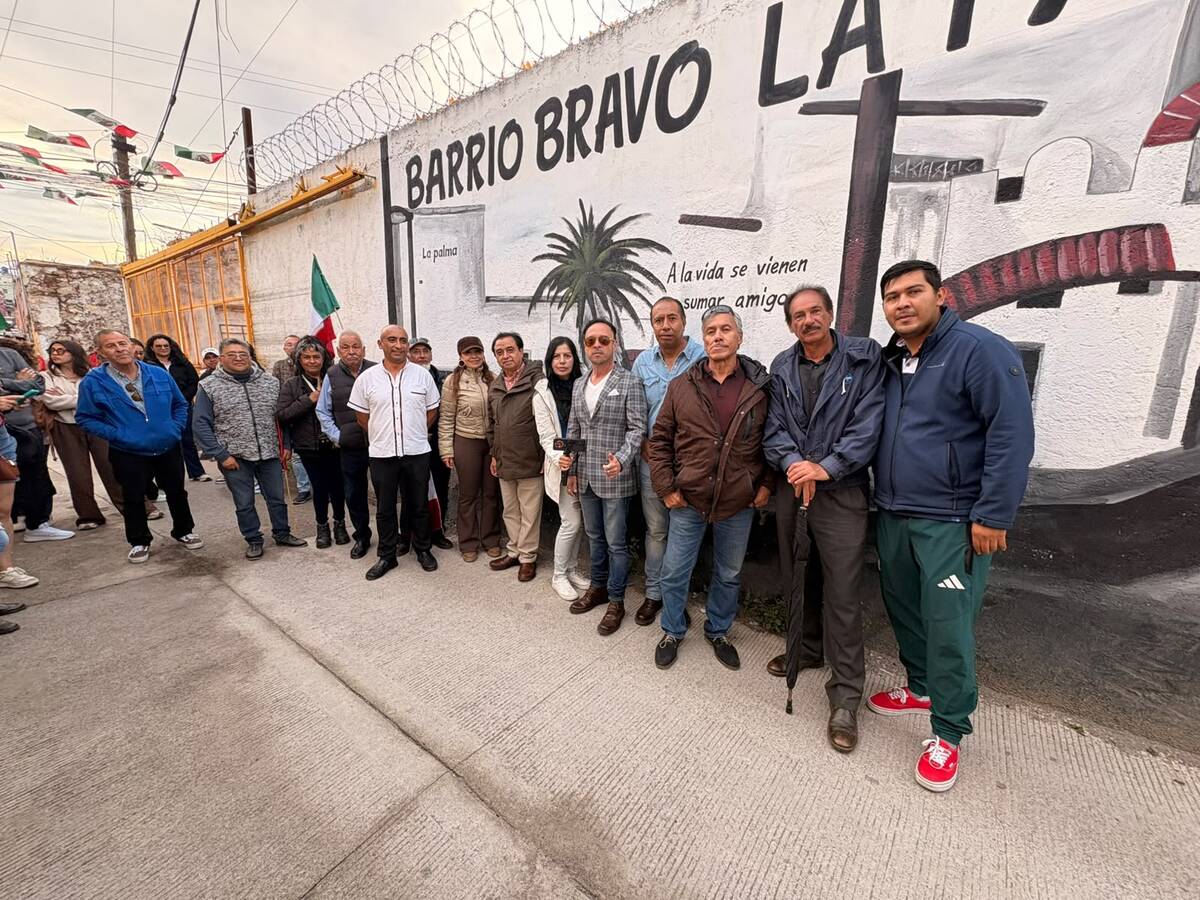 Andrés Velázquez acompañó a habitantes de los barrios en noche mexicana. (Cortesía)