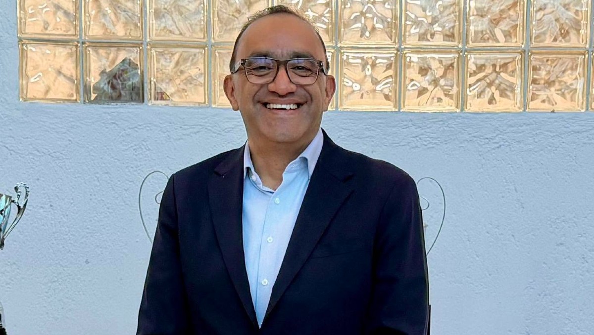Carlos Galindo, asesor de la alcaldesa de Tecámac, Rosi Wong. | Foto: Facebook