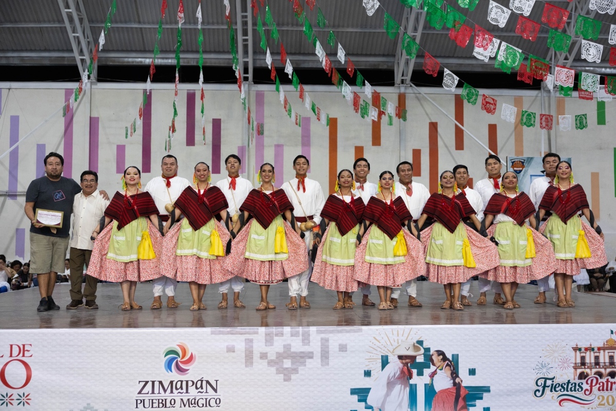 Celebran primer concurso nacional de huapango en Zimapán. (Cortesía Ayuntamiento de Zimapán)