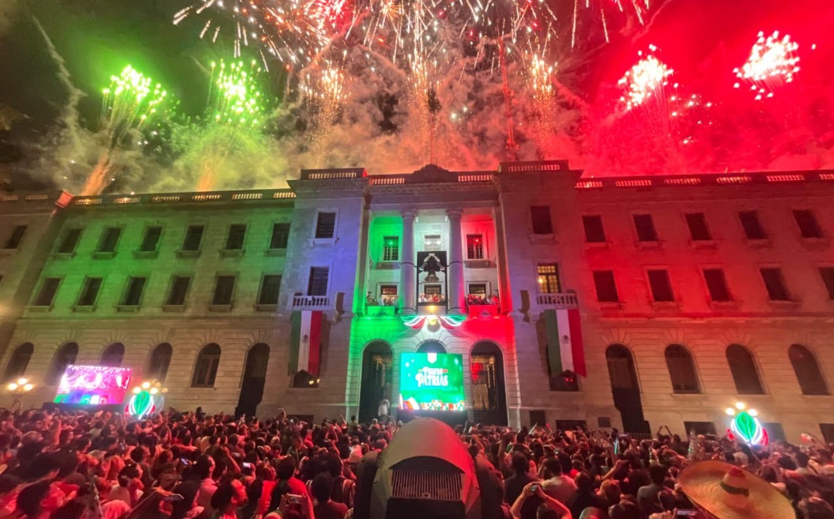 Fuegos artificiales tras Grito de Independencia en Tampico. | Foto: Yazmín Sánchez