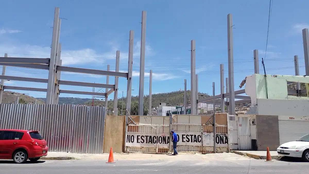 INAH suspende obra de la nueva plaza comercial en el centro de Pachuca. (Redes Sociales)