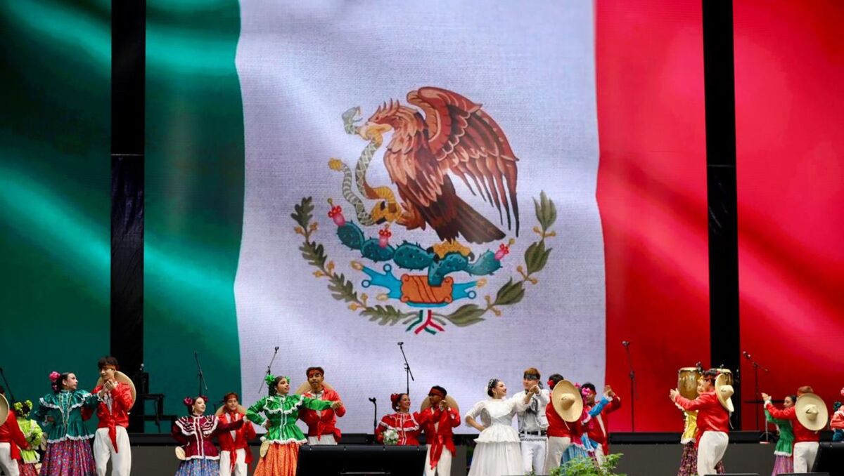 Inicia celebración de El Grito con presentación del ballet folklórico "Fandangos de México" | Roberto Alanís