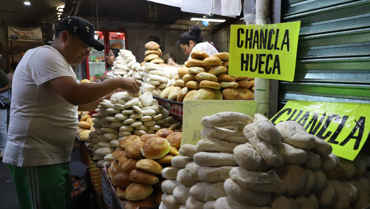 Mercados de Puebla se llenan de compradores previo a la cena del Grito  | EsImagen