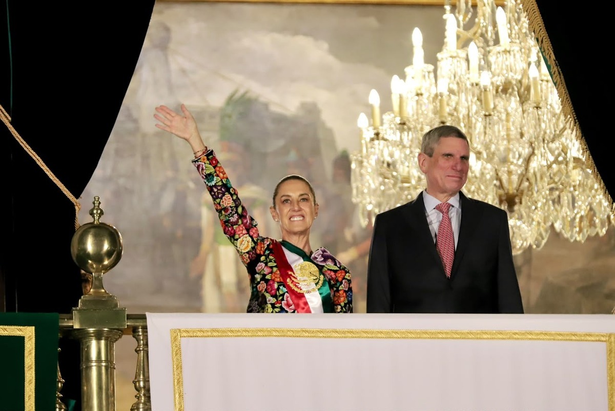 Por segunda ocasión, la presidenta Claudia Sheinbaum salió al balcón de la sede del Ejecutivo federal. (Foto: Ariel Ojeda)