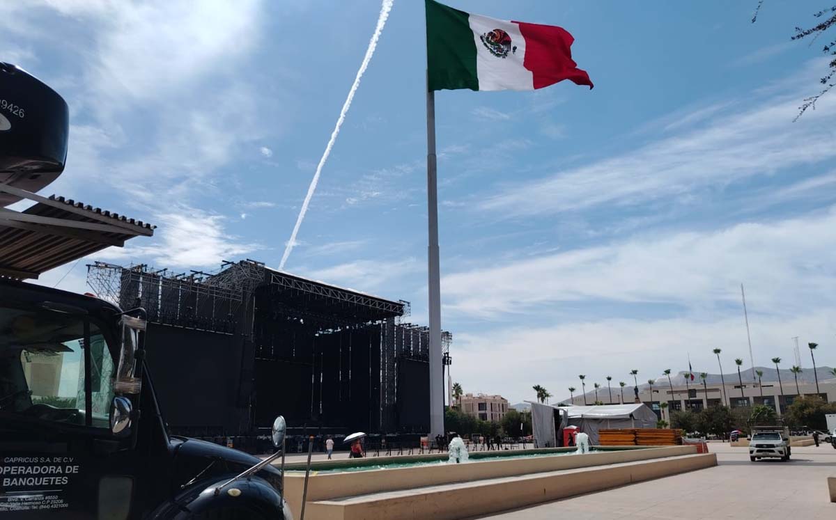 Preparativos para el Grito de Independencia en Torreón 2026. | Foto: Antonio Ramírez