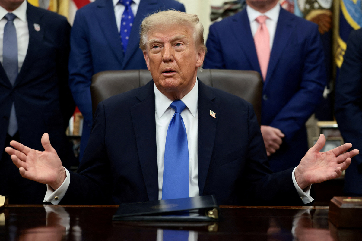 El presidente de Estados Unidos, Donald Trump, habla durante una reunión con ejecutivos del sector turístico en el Despacho Oval. | Reuters