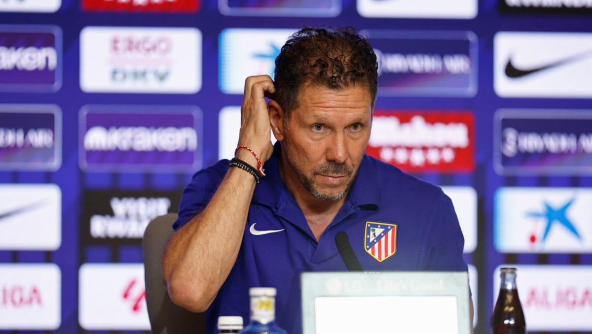 Simeone halaga humildad de Obed Vargas para pelear por un lugar en el equipo (EFE)