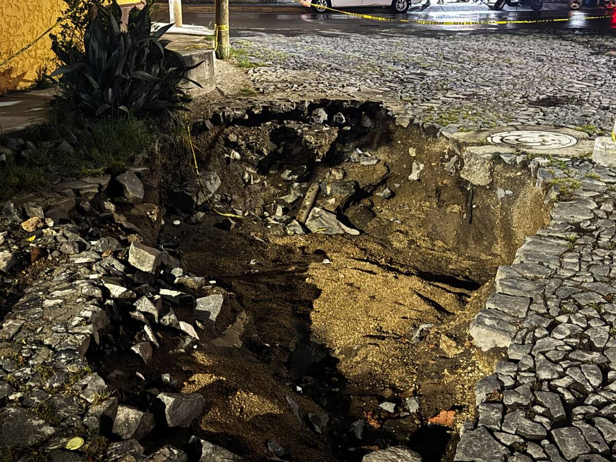 Socavón en la colonia Salvador López Portillo. (Usi Toledo)