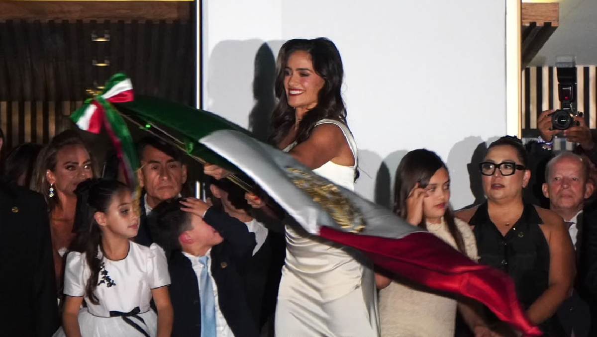 La alcaldesa Alessandra Rojo de la Vega encabezó el Grito de Independencia en la Alcaldía Cuauhtémoc. | Especial