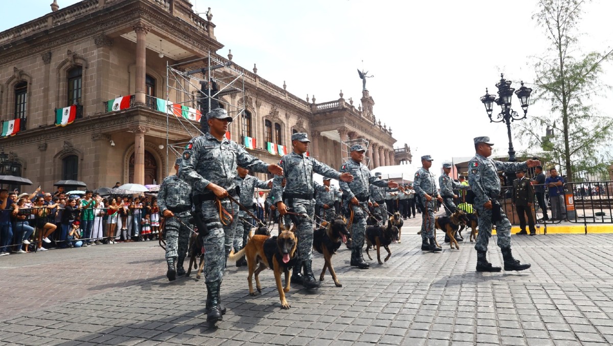 Desfile cívico-militar por 16 de septiembre en Monterrey | Jorge López
