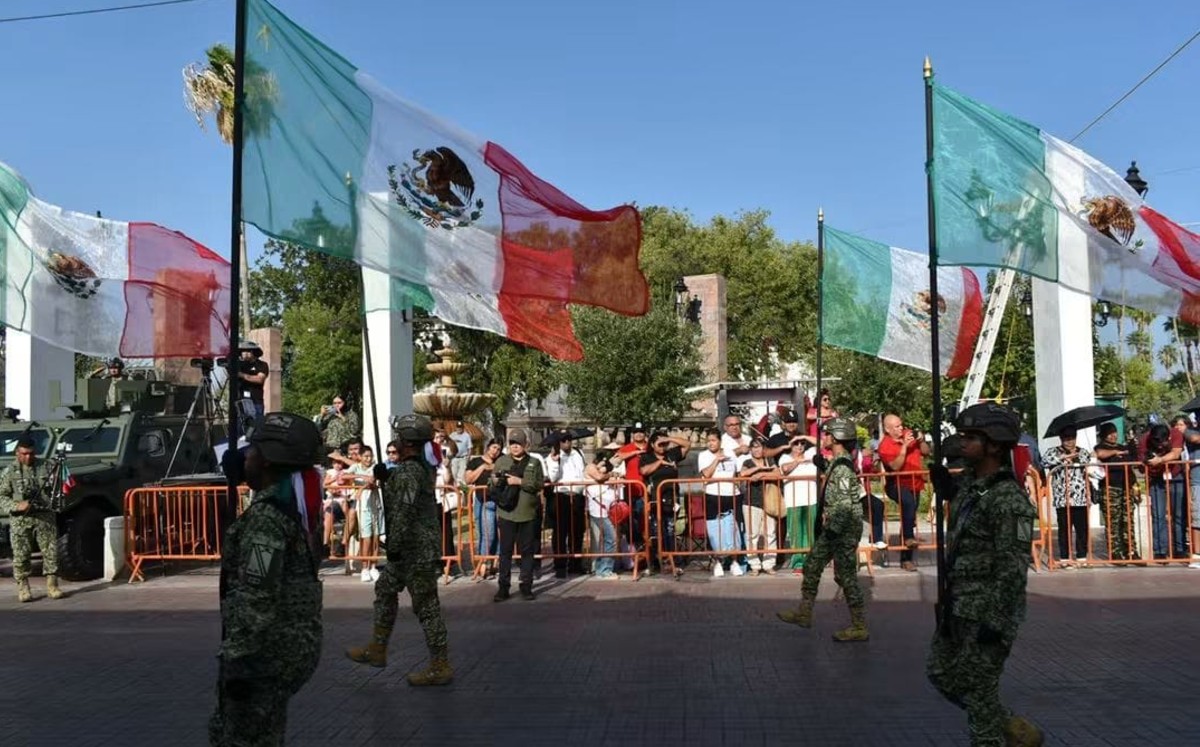 Desfile en Nuevo Laredo. | Lucia Cisneros