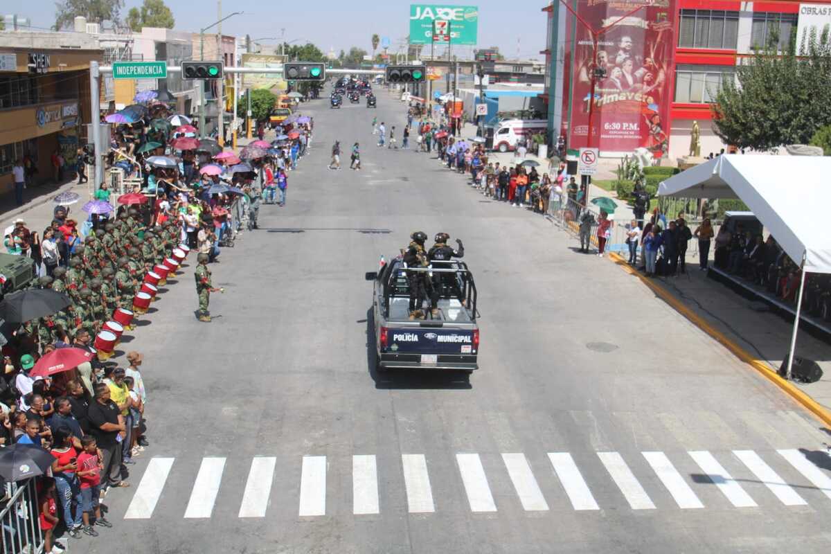 Desfile de la Independencia en Gómez Palacio. | Foto: Rolando Riestra